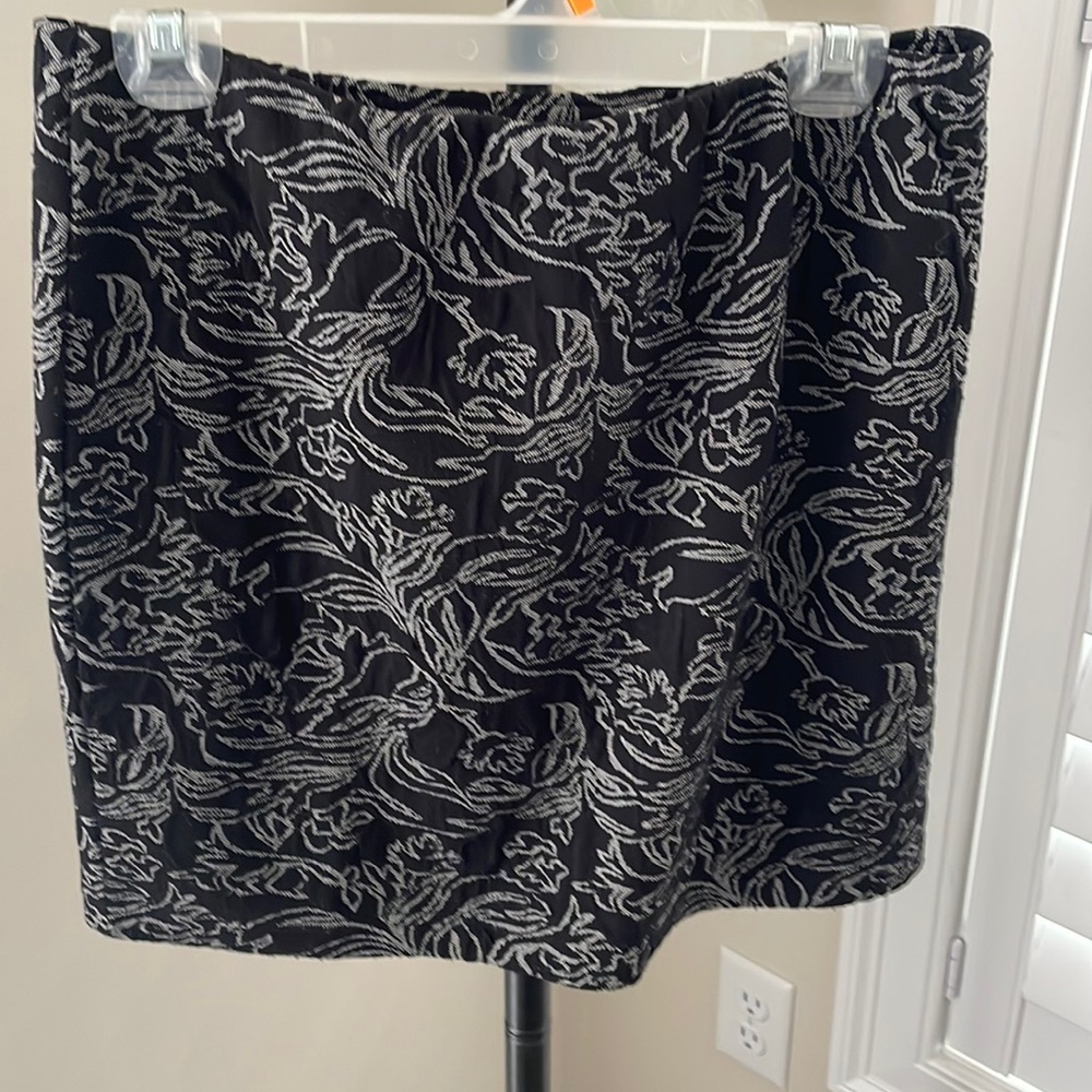 Sno Skins pull on knit skirt